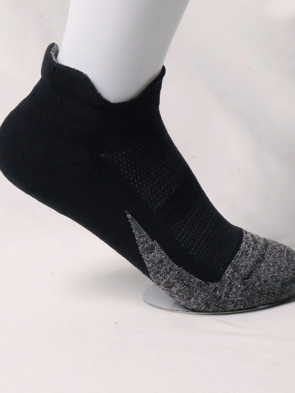 Feetures Ankle Socks Cushioned Black [Size M]